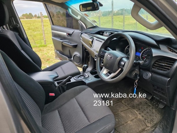 toyota-hilux-dcab-automatic-big-3