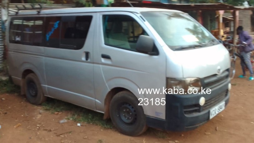 toyota-hiace-big-2