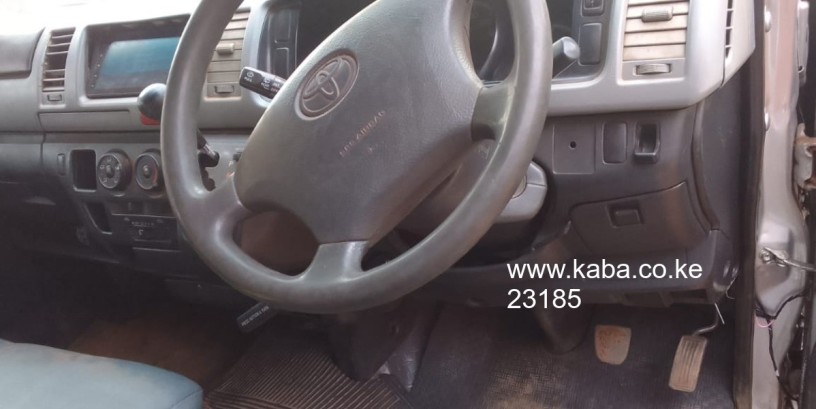 toyota-hiace-big-7