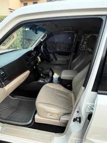 2013-mitsubishi-pajero-for-sale-big-4
