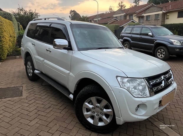 2013-mitsubishi-pajero-for-sale-big-2