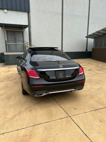 2017-mercedes-e200-amg-sunroof-big-6