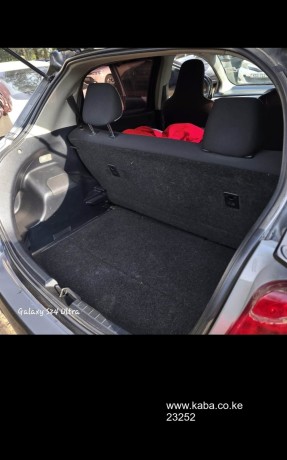 clean-toyota-vitz-big-3