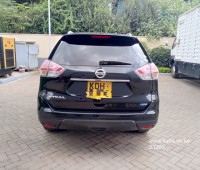 2015-nissan-x-trail-small-2