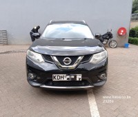 2015-nissan-x-trail-small-0