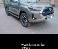 clean-toyota-hilux-at-great-price-small-1