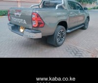 clean-toyota-hilux-at-great-price-small-4