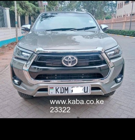 clean-toyota-hilux-at-great-price-big-0