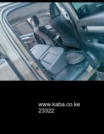 clean-toyota-hilux-at-great-price-big-2