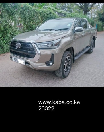 clean-toyota-hilux-at-great-price-big-6