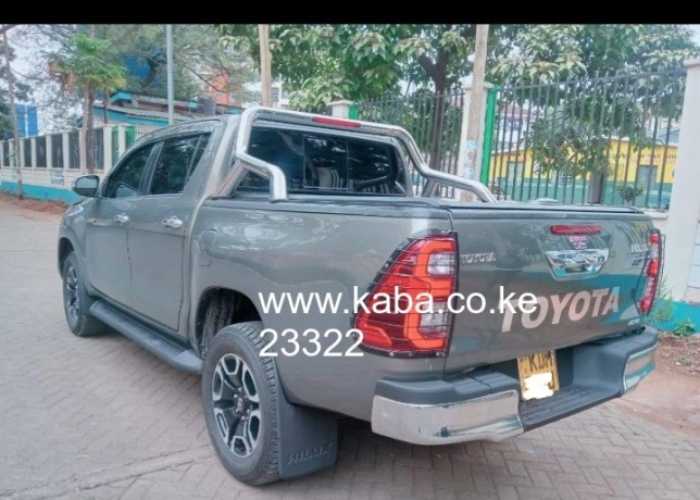 clean-toyota-hilux-at-great-price-big-8