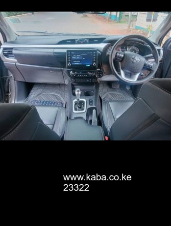 clean-toyota-hilux-at-great-price-big-5