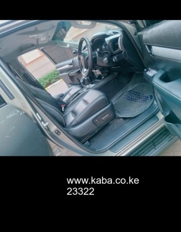 clean-toyota-hilux-at-great-price-big-7