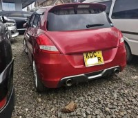 clean-manual-swiftthe-enthusiasts-car-small-0