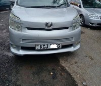 clean-toyota-voxy-up-for-sale-small-0