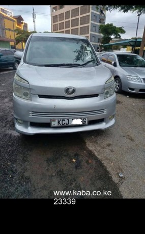 clean-toyota-voxy-up-for-sale-big-0