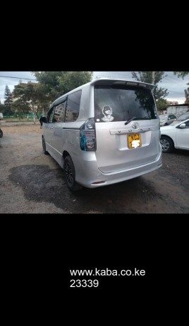 clean-toyota-voxy-up-for-sale-big-1