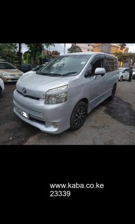 clean-toyota-voxy-up-for-sale-big-3