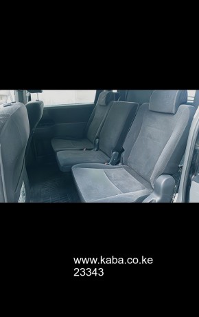 clean-toyota-voxy-up-for-grabs-good-price-big-6