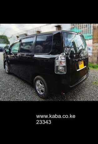 clean-toyota-voxy-up-for-grabs-good-price-big-2