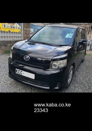 clean-toyota-voxy-up-for-grabs-good-price-big-1