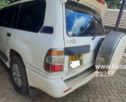 Clean Landcruiser 100 series diesel.