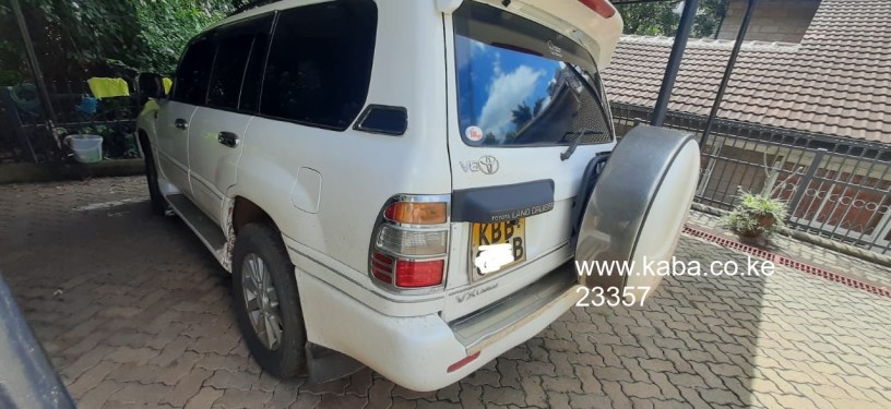 clean-landcruiser-100-series-diesel-big-0