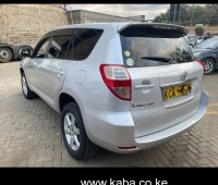 clean-toyota-vanguard-up-for-grabs-small-3