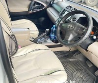 clean-toyota-vanguard-up-for-grabs-small-5