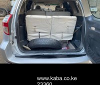 clean-toyota-vanguard-up-for-grabs-small-8