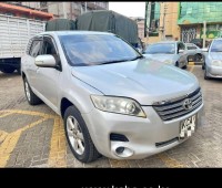 clean-toyota-vanguard-up-for-grabs-small-0