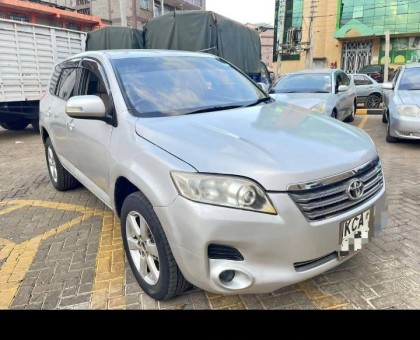 Clean Toyota Vanguard up for grabs!