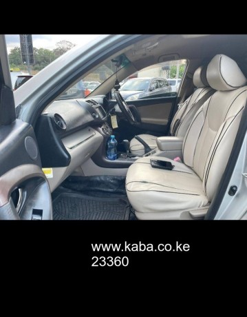 clean-toyota-vanguard-up-for-grabs-big-4