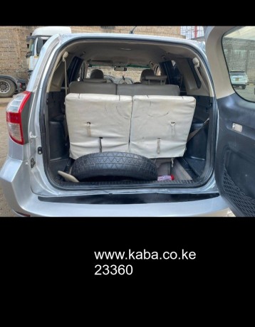 clean-toyota-vanguard-up-for-grabs-big-8