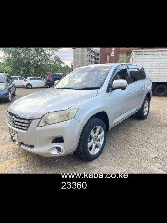 clean-toyota-vanguard-up-for-grabs-big-2