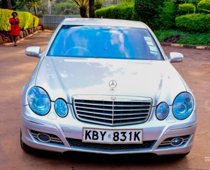 MERCEDES BENZ E220