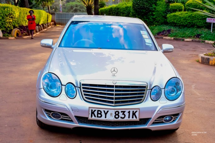 mercedes-benz-e220-big-0