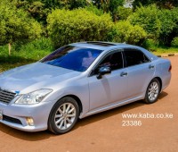 toyota-crown-royal-saloon-small-1