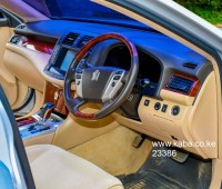 toyota-crown-royal-saloon-small-4
