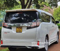 toyota-vellfire-small-6