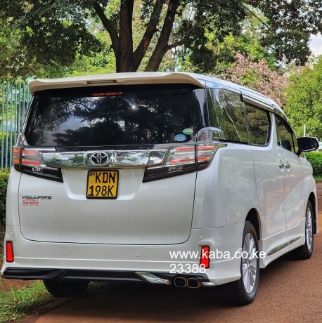 toyota-vellfire-big-6