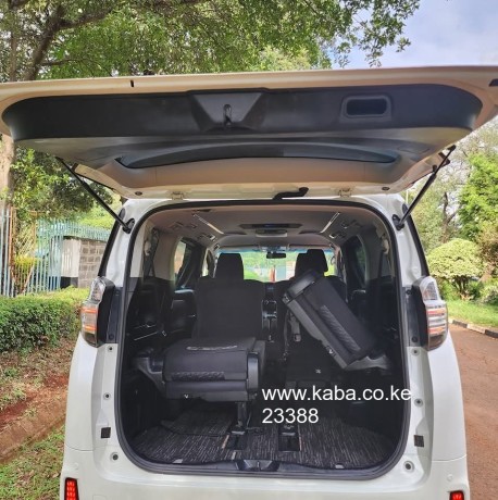 toyota-vellfire-big-4