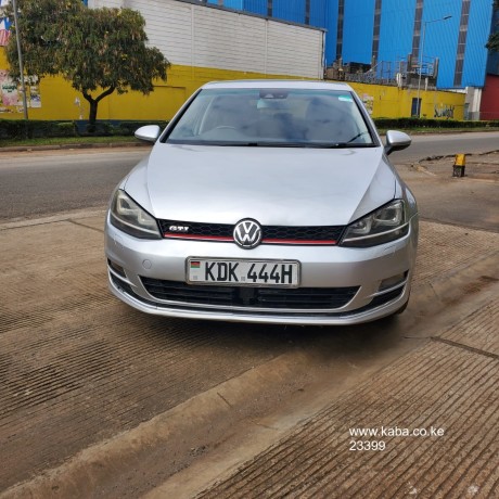 volkswagen-golf-big-0