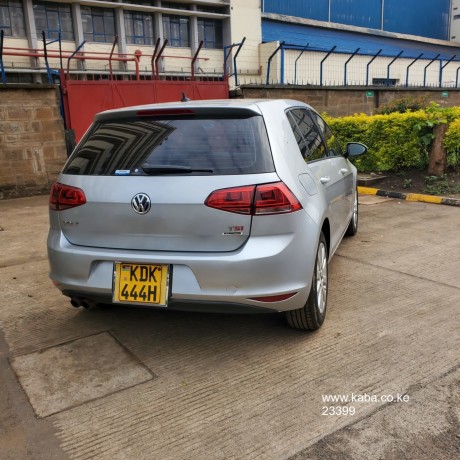 volkswagen-golf-big-2