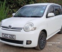 toyota-sienta-small-0
