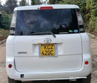 toyota-sienta-small-6