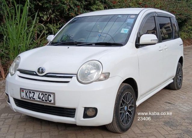 toyota-sienta-big-0