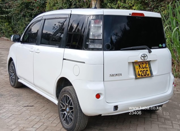 toyota-sienta-big-5
