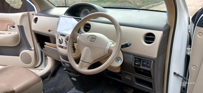 toyota-sienta-big-2