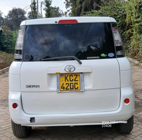 toyota-sienta-big-6